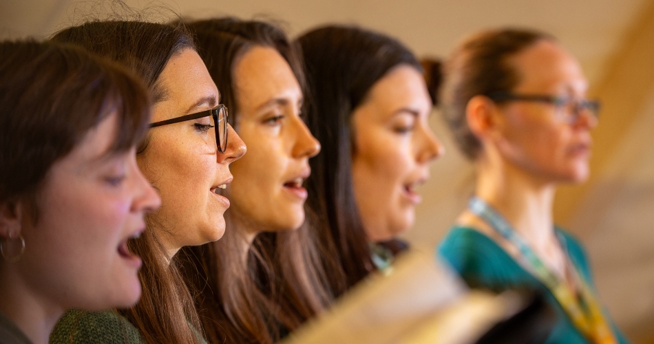 Members of the Kantos Choir in full voice.