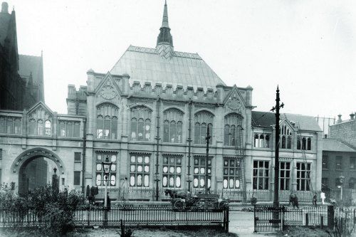 The Museum’s extension and bridge were completed in 1912