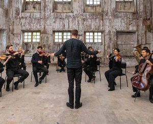 Dr Leo Geyer and orchestra