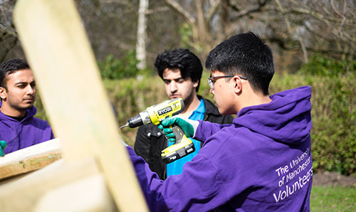 student volunteers working