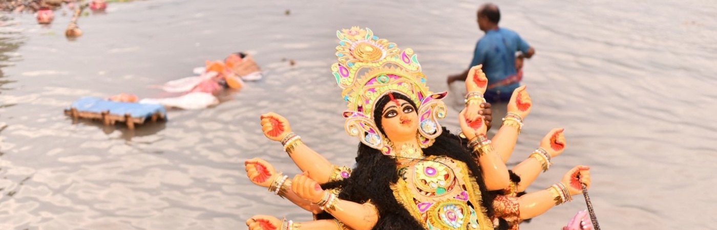 Immersion of clay idol in the Hooghly River on the last day of Durga Puja. Photo: Debapriya Charabarti, 2017.