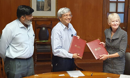 Representatives from The University of Manchester and the Indian Institute of Science sign a deal.