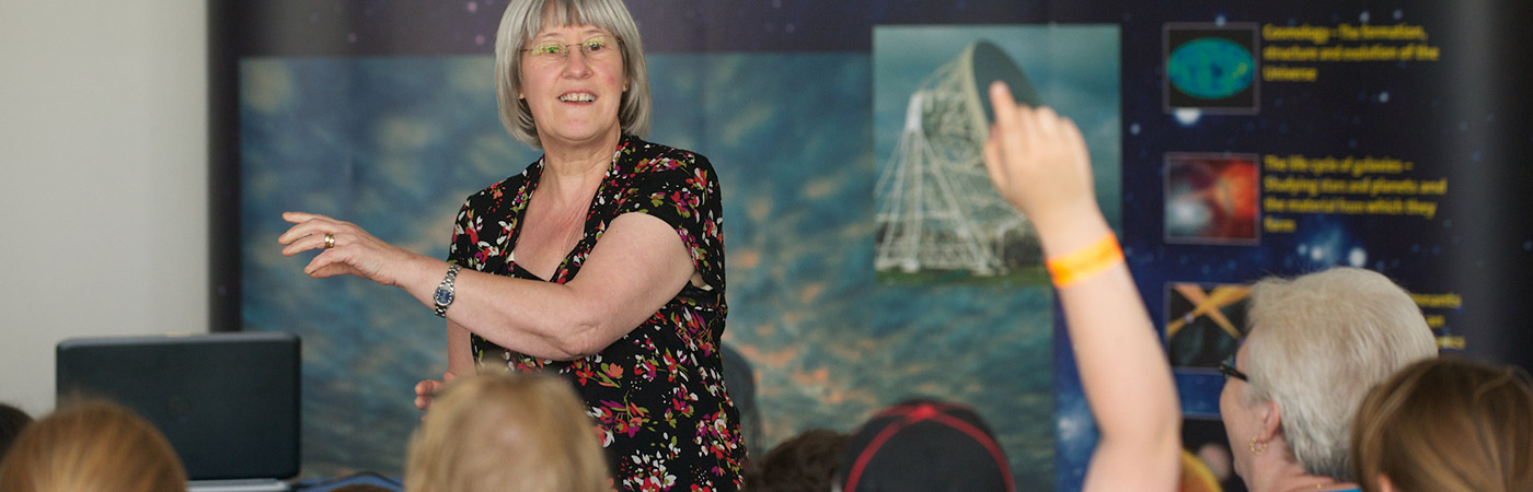 Teaching session at Jodrell Bank