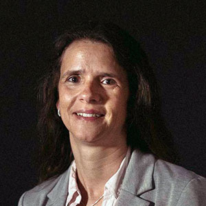 Dr Claudia Lindner