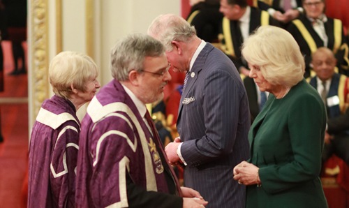 Prof Nigel Scrutton collects the Queen's Anniversary Award