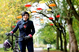 Sofia Lobas stood with her bike on campus.